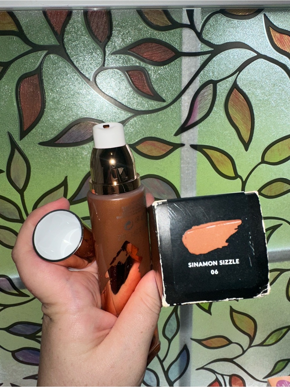 Fenty Beauty Body Sauce Illuminating Tint in Sinamon Sizzle 06 - Picture 2 of 2